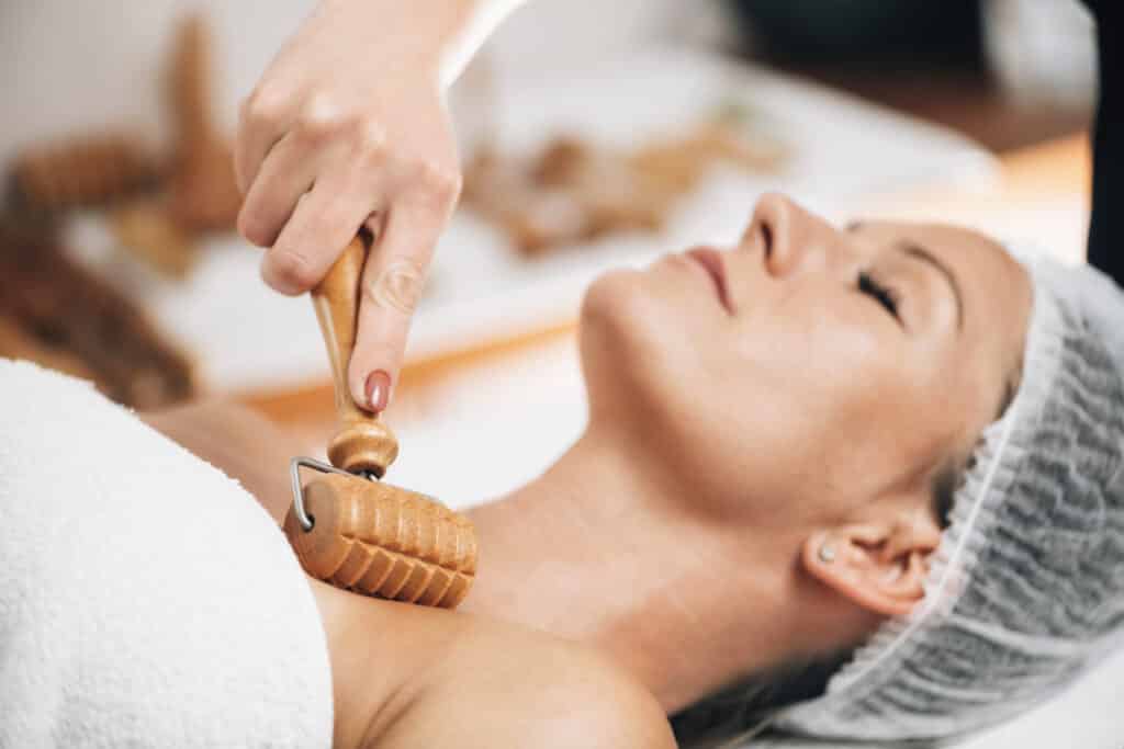 Maderoterapia facial pack 5