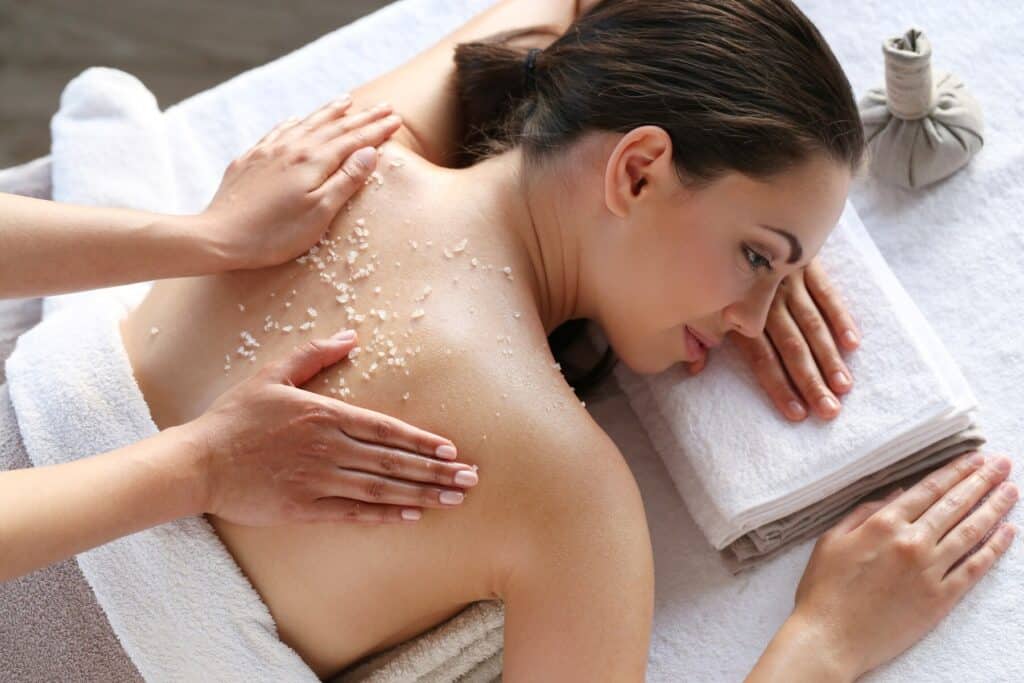Guía de exfoliación corporal Barcelona: beneficios y mejores prácticas